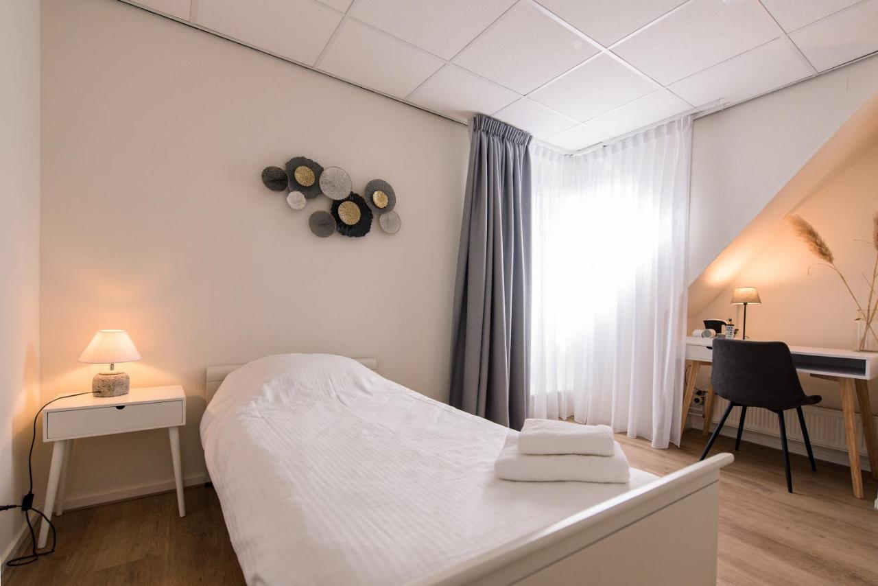 Hotel-Restaurant De Walvisvaarder Hollum  Esterno foto