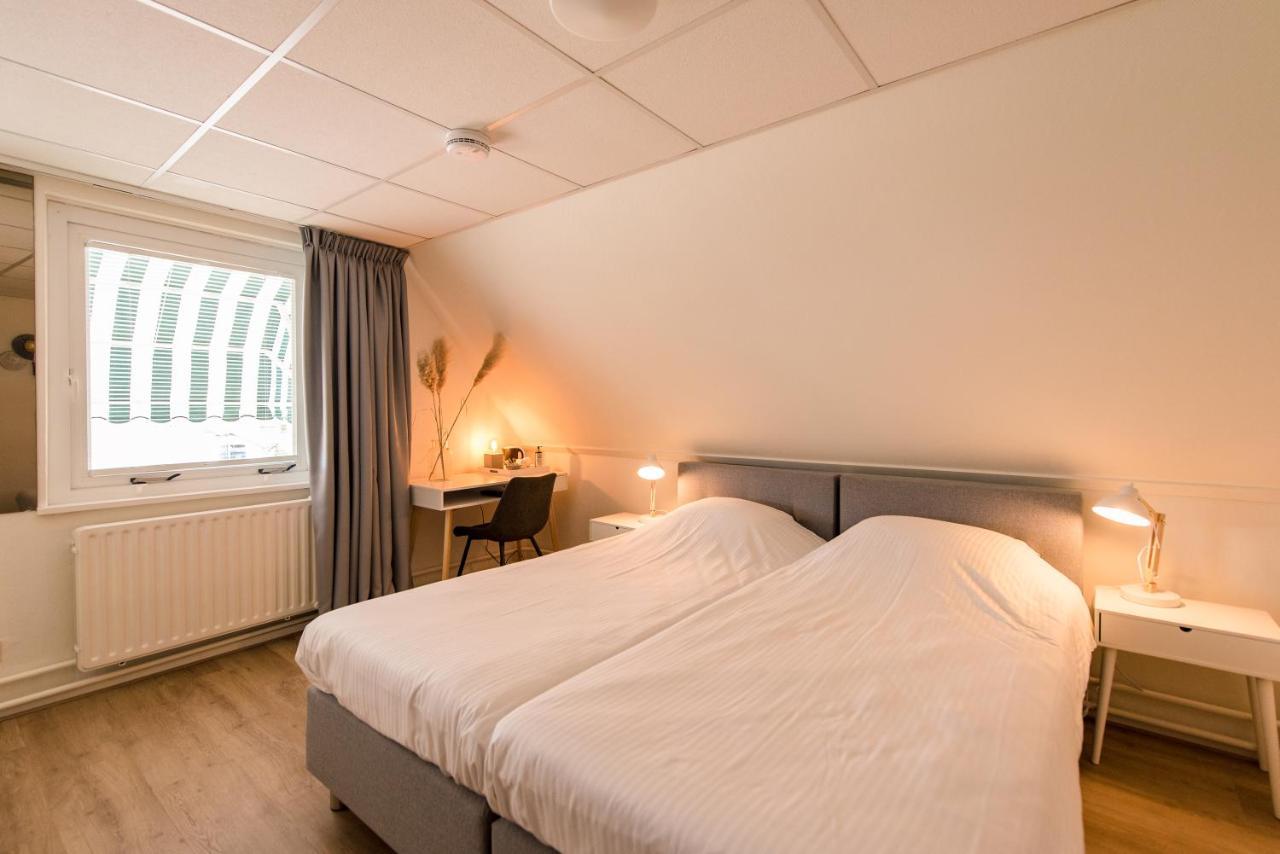 Hotel-Restaurant De Walvisvaarder Hollum  Esterno foto